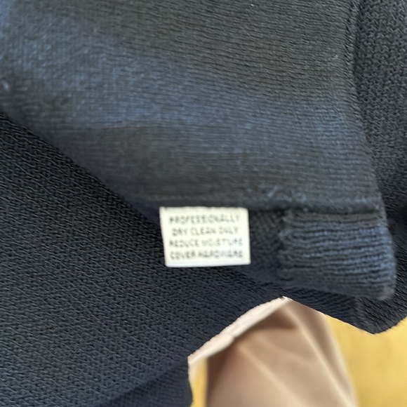 ST JOHN COLLECTION By Marie Gray beautiful blazer in excellent condition. - Picture 6 of 8